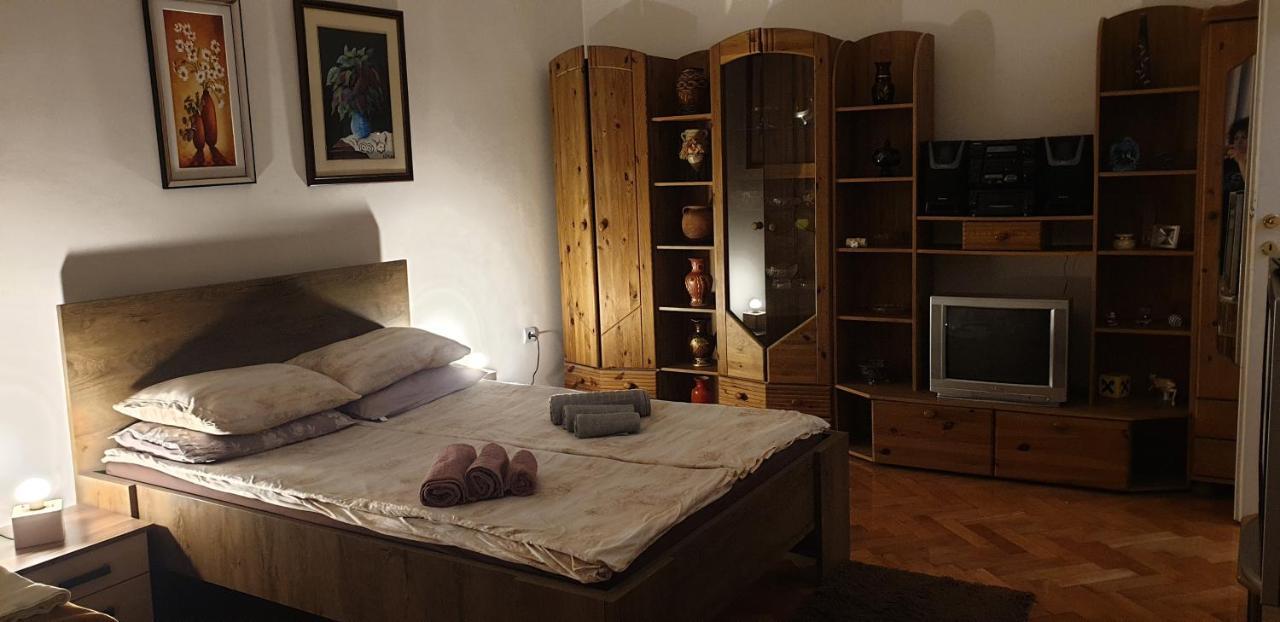 Trosoban Stan U Zenici Apartman Zenica Kültér fotó