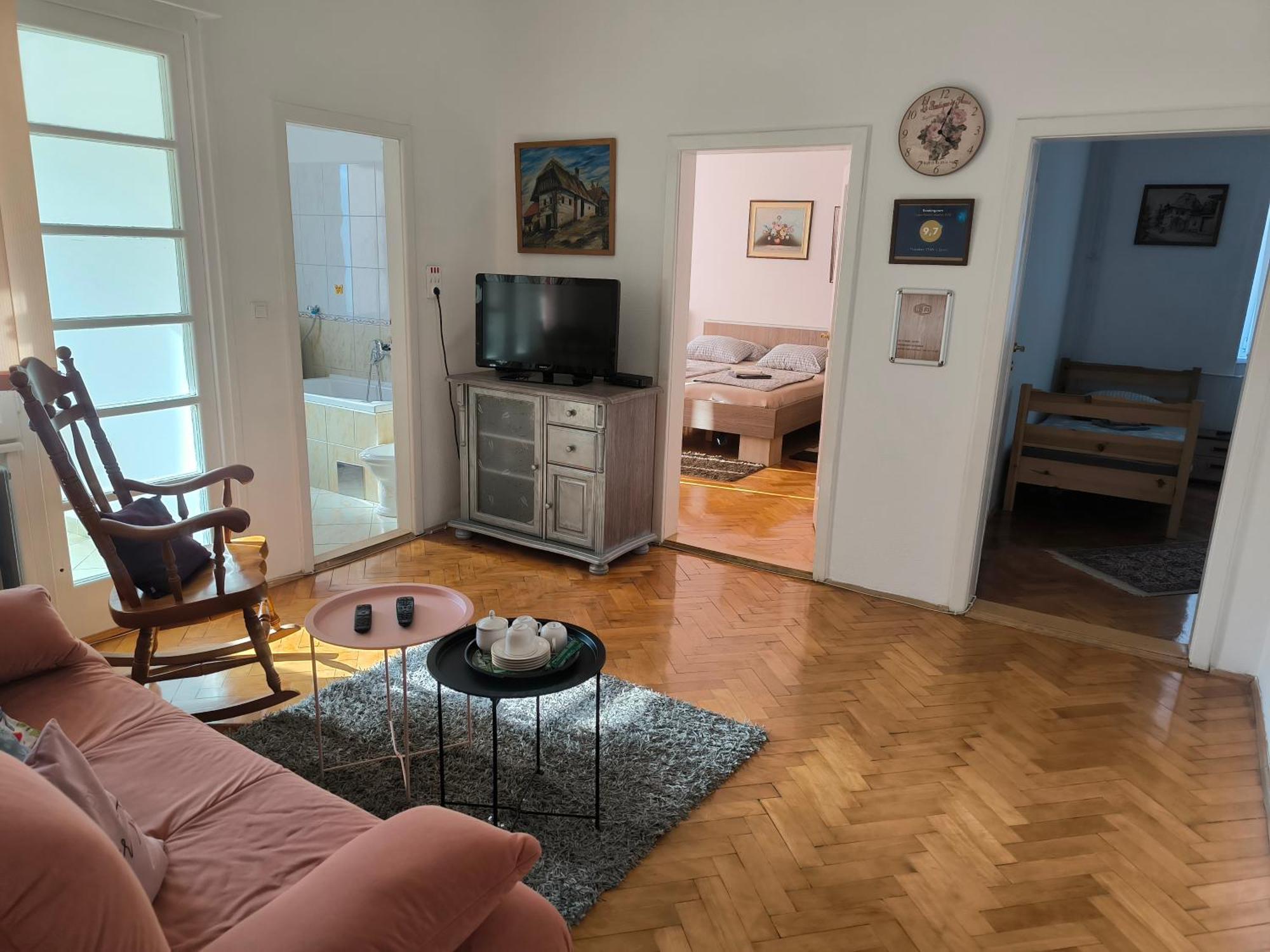 Trosoban Stan U Zenici Apartman Zenica Kültér fotó