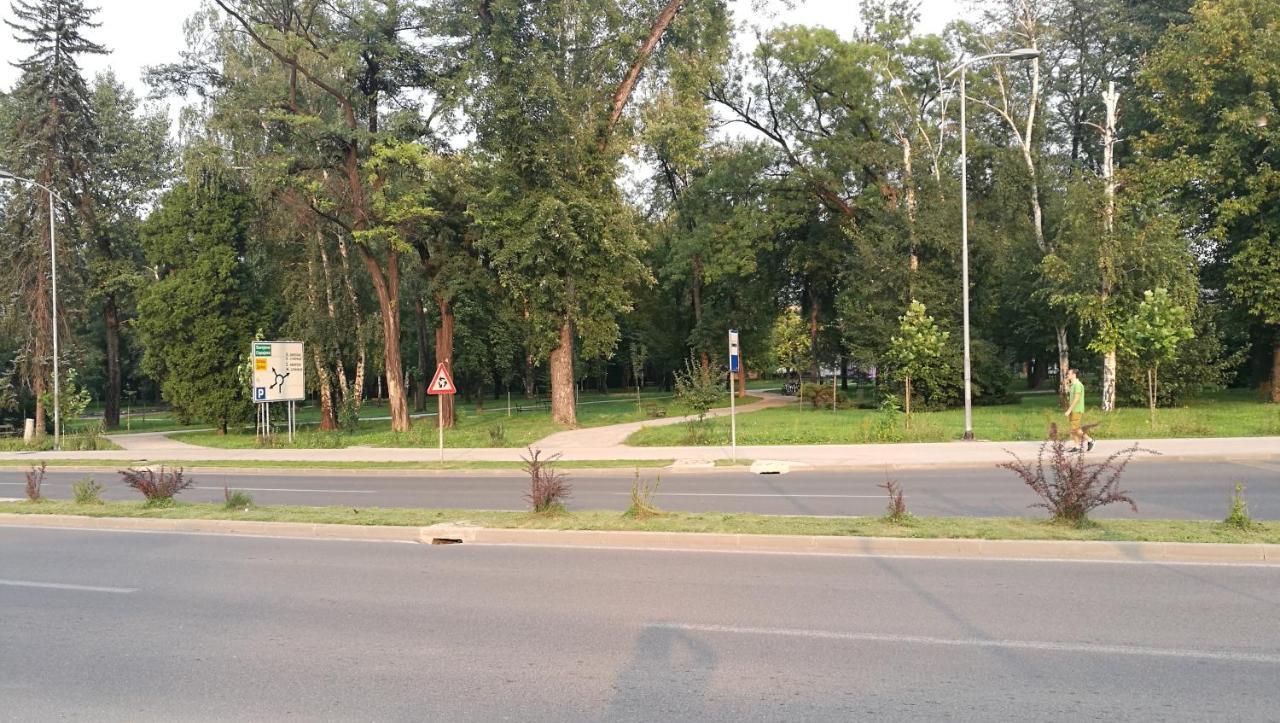 Trosoban Stan U Zenici Apartman Zenica Kültér fotó