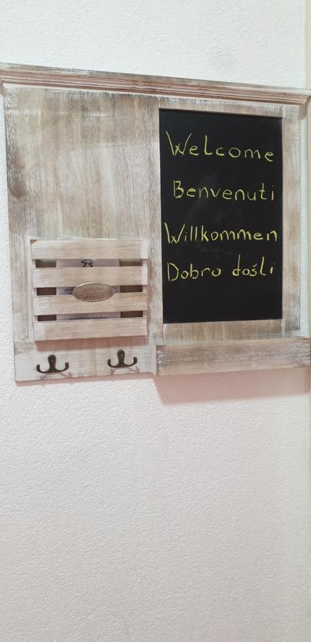 Trosoban Stan U Zenici Apartman Zenica Kültér fotó